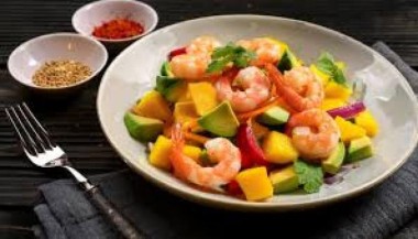 Salade de crevettes, avocat et mangue