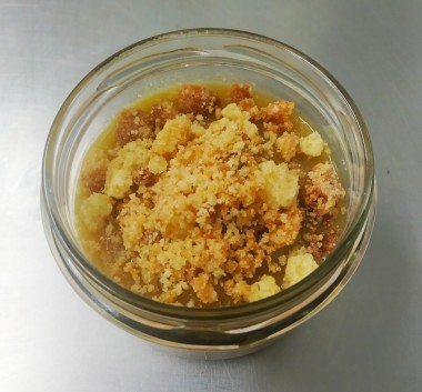Compotée de rhubarbe, pommes et crumble